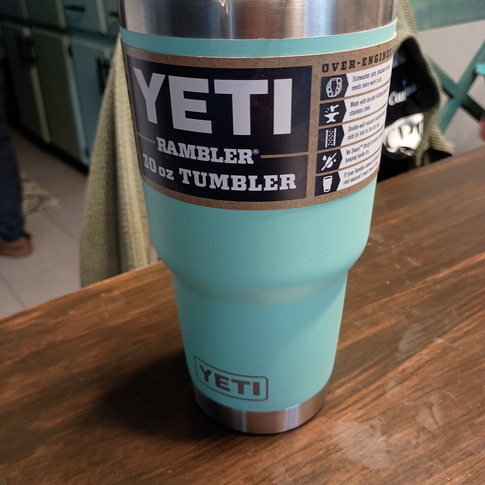 YETI Rambler 30 oz Tumbler in Aqua